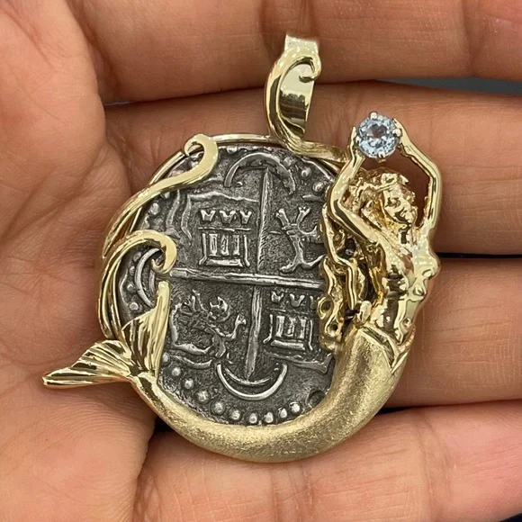 GORGEOUS SHIPWRECK COIN PENDANT IN 14kt GOLD MERMAID BEZEL WITH AQUAMRIN… - Picture 7 of 9